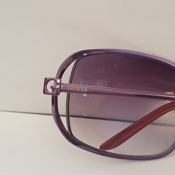 Rare Like-New Guess Butterfly Sunglasses - Picture 9 of 16